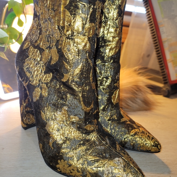 Sexy JS boots sz 6 true to size. Gold & Black ankle boots. Wore maybe 2 times. - Picture 3 of 13